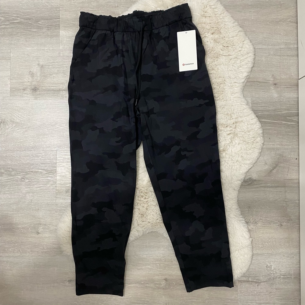 Women’s Lululemon Strech High-Rise 7/8 Pants - Size 10.  New with Tags!